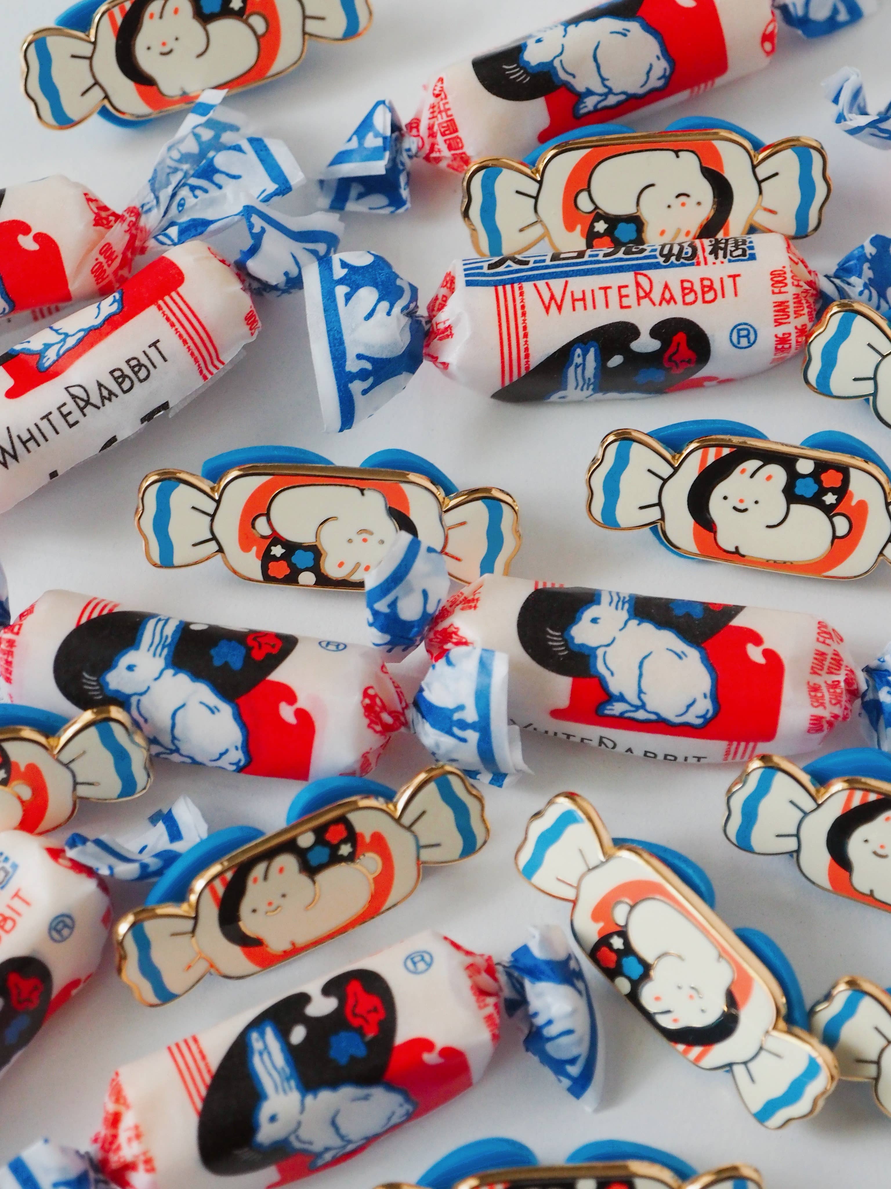 White rabbit • enamel pin