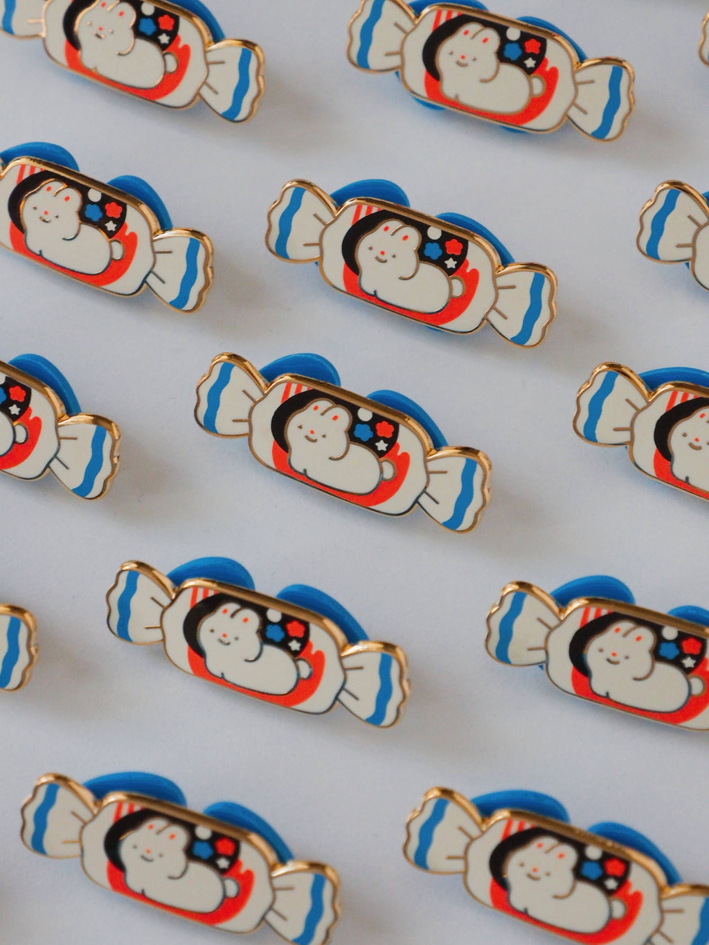 White rabbit • enamel pin